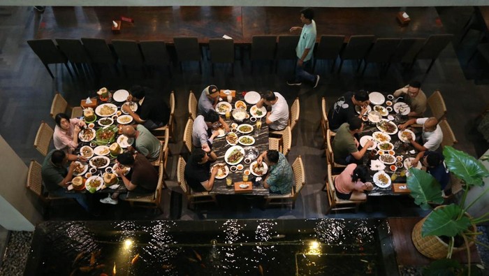 Mencicipi Aneka Hidangan Laut di Wiro Sableng Garden Wiro Sableng Garden sebuah restoran di Kelapa Gading, Jakarta menyajikan hidangan seafood. Yuk kita rasakan kenikmatannya.