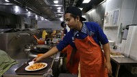 Wiro Sableng Garden, melayani pelanggan dengan menyediakan berbagai macam hidangan yang khas khususnya seafood yang dapat dijaminkan kesegarannya, lengkap dengan suasana yang nyaman dan desain kontemporer.  