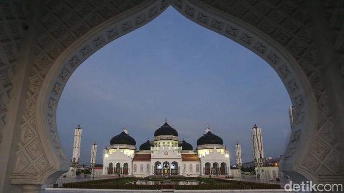 Masjid Raya Baiturrahman merupakan salah satu situs bersejarah yang telah ada sejak era kejayaan Kesultanan Aceh. Masjid ini menyimpan sejarah panjang Islam di Aceh.