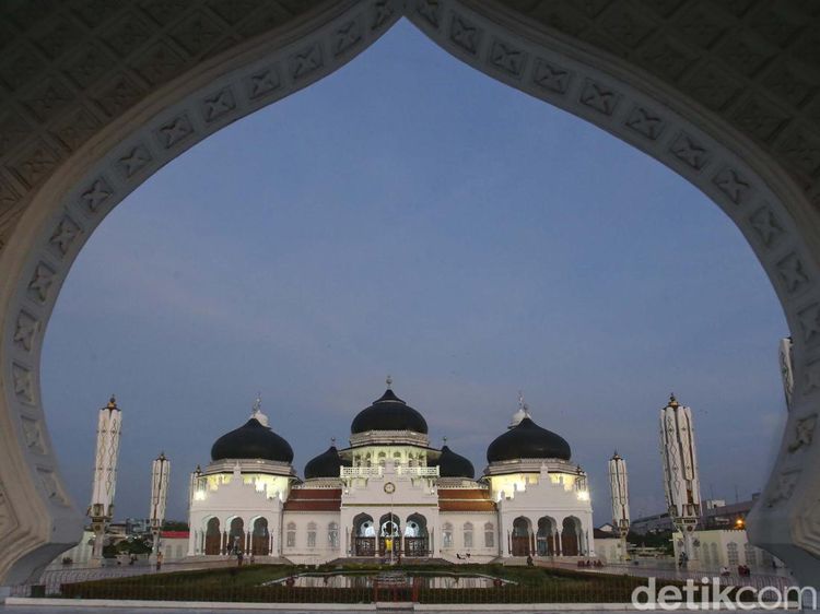 Potret Lima Masjid Megah di Indonesia