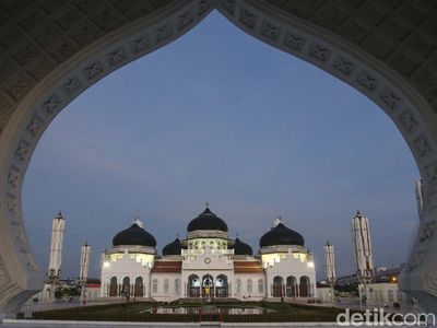 Potret Lima Masjid Megah di Indonesia