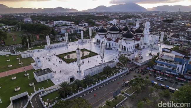7 Bangunan yang Utuh Meski Dihantam Bencana Hebat
