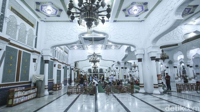 Mengenal Masjid Raya Baiturrahman di Serambi Makkah Masjid Raya Baiturrahman merupakan salah satu situs bersejarah yang telah ada sejak era kejayaan Kesultanan Aceh. Masjid ini menyimpan sejarah panjang Islam di Aceh.
