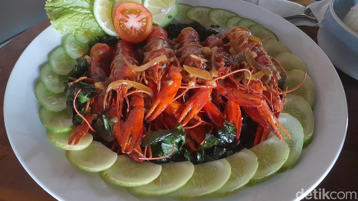 Menu lobster air tawar di Waduk Jatigede