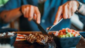 10 Tanda Restoran dengan Makanan Tak Enak dan Pelayanan Buruk