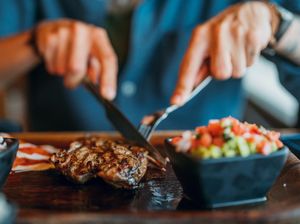 10 Tanda Restoran dengan Makanan Tak Enak dan Pelayanan Buruk