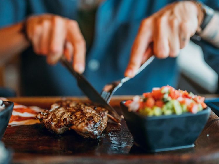 10 Tanda Restoran dengan Makanan Tak Enak dan Pelayanan Buruk