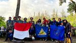 Senyum Semringah Menteri Nadiem Makarim di Puncak Gunung Tambora