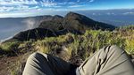 Senyum Semringah Menteri Nadiem Makarim di Puncak Gunung Tambora