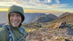 Senyum Semringah Menteri Nadiem Makarim di Puncak Gunung Tambora
