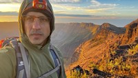 Ada pesan manis juga yang ditulis Nadiem dalam postingannya lho. Kalau dipikirkan, sangat dalam makna yang tersirat dalam serangkai kalimat ini. Gunung Tambora adalah pengingat bahwa buah yang manis sesungguhnya telah menunggu di ujung perjalanan yang terjal, tulisnya.