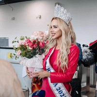 Media lokal pun menuding jika sang suami ada kaitannya dengan kemenangan Natlaya sebagai ratu kecantikan Rusia.Publik membahas hasil dari kontes Mrs Russia yang berakhir ambigu. Orang-orang heran bagaimana dengan penampilan itu Natalya bisa menyabet mahkota ratu kecantikan.Foto: Instagram