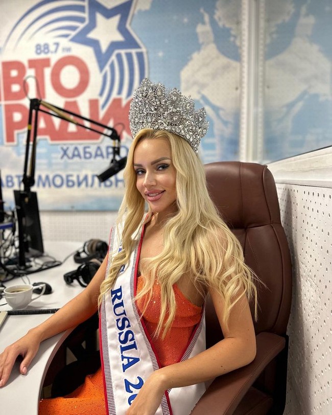 Ternyata suami Natalya adalah Roman Bezmaternykh yang kerajaan bisnisnya terkait penjualan material bangunan. Salah satu firmanya mensponsori kompetisi tersebut, tulis Topor Telegram.Foto: Instagram