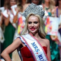 Begini foto Natalya yang viral di Twitter. Banyak orang menilai jika foto tersebut berbeda jauh dengan foto resmi Natalya yang diunggah di akunnya dan akun Mrs Rusia. Netizen menilai jika ia memiliki bibir lebih tebal dan wajah lebih pendek. Banyak yang bahkan mempertanyakan mengapa Natyla bisa terpilih jadi pemenang.Foto: Instagram