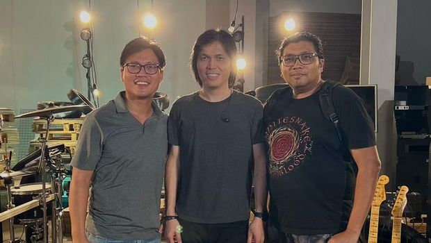 Once sibuk dengan karya baru.