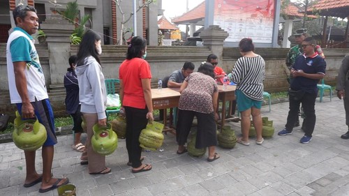 Operasi pasar LPG 3 kilogram di Mengwi, Badung, berjalan landai. Bahkan, sepi mulai pukul 11.00 Wita, Jumat (9/6/2023).