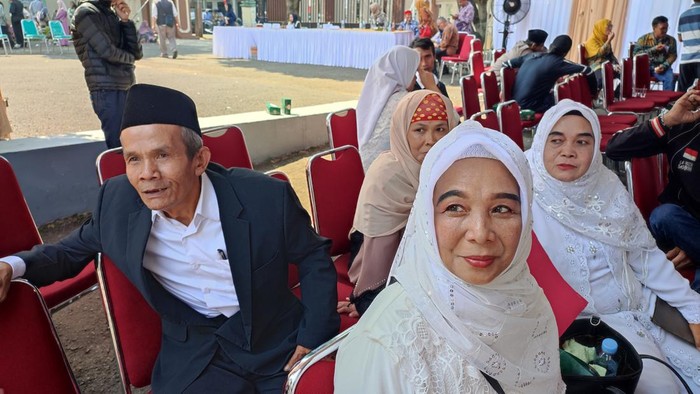 Pasutri di Bogor kini punya akta pernikahan