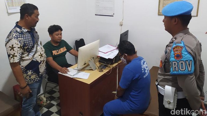 Pelaku pencurian anjing, TA menjalani pemeriksaan di Reskrim Polres Magelang Kota, Jumat (9/6/2023).