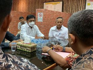 Kejagung Serahkan Johnny Plate-Bukti Kasus Korupsi BTS ke Kejari Jaksel