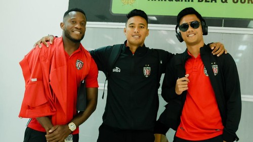 Pemain Bali United saat perjalanan ke Pare-Pare.