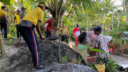 Ratusan keluarga di Banjar Pangkung Kwa, Desa Penyaringan, mendapat bantuan pipa dan tandon untuk mengatasi krisis air bersih.