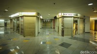Plaza Semanggi bisa dikatakan sebagai salah satu mal legendaris di Jakarta. Mirisnya, kini penampilan mal ini terkesan horor, terutama sejak tiga tahun lebih setelah pandemi Covid-19. 