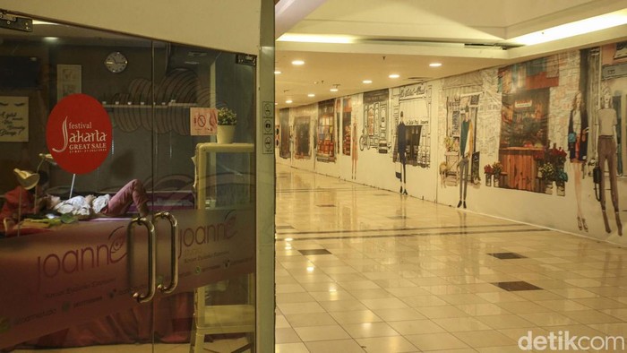 Penampakan Mal Sepi di Jantung Ibu Kota Plaza Semanggi bisa dikatakan sebagai salah satu mal legendaris di Jakarta. Sayang mal tersebut kini sepi pengunjung.