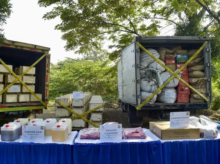 Penampakan Obat-Tembaga Ilegal dari China & Thailand yang Dimusnahkan Zulhas