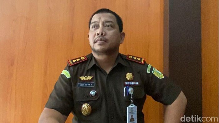 Pencopotan Kajari Madiun diduga karena kasus pungli dan suap