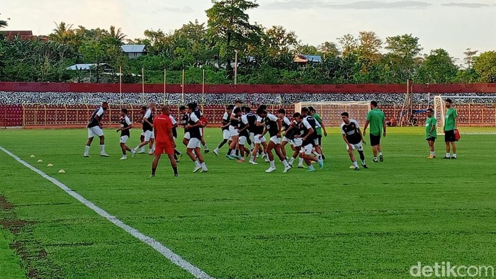 PSM Makassar latihan di Stadion Gelora BJ Habibie jelang lawan Bali United.
