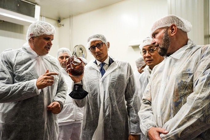 Sandiaga Uno menijau pabrik Rendang Bella Food di Plovdiv, Bulgaria (Tangkapan layar instagram @sandiuno)