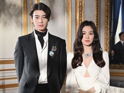 7 Potret Song Hye Kyo & Cha Eun Woo Tampil Mewah di Gala Dinner Chaumet