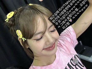 Lisa BLACKPINK Bikin Tato Baru ROCKSTAR, Intip Deretan Koleksi Tatonya