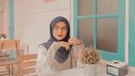 Potret Tia Septiana yang Rajin Bantu Mandra di Dapur Ngacir