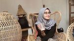 Potret Tia Septiana yang Rajin Bantu Mandra di Dapur Ngacir