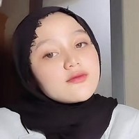Tia Septiana dulu sempat berhijab saat SMA. Ia juga terlihat cantik mengenakan hijab polos. Foto: Dok. Instagram/Tiktok @tsepallegra