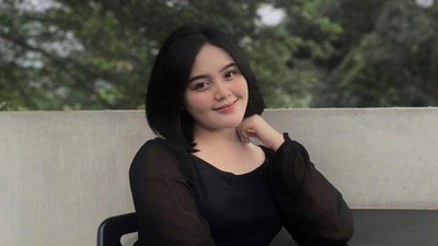 7 Potret Cantik Tia Septiana, Putri Kedua Mandra Si Doel yang Curi Atensi