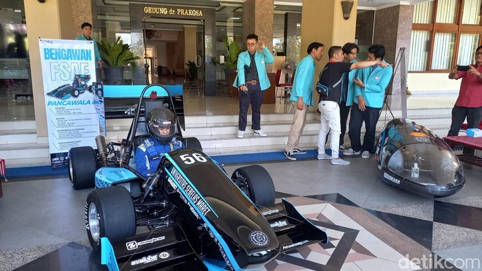 Tim Bengawan UNS meluncurkan 2 mobil untuk balapan di Sirkuit Mandalika dan Jepang. Foto diunggah Jumat (9/6/2023).