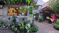 Sejak viral kafe ini selalu ramai, apalagi saat weekend.