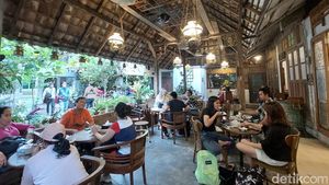 Kafe Jadul ala Yogya yang Penuh Barang Antik di Tangsel