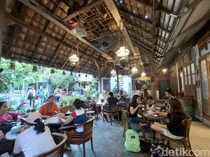 Kafe Jadul ala Yogya yang Penuh Barang Antik di Tangsel