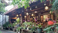 Namanya Togu Coffee Roastery, berada di daerah BSD, tepatnya di Pagedangan, Tangerang Regency. Lokasinya tidak terlalu jauh dari ICE BSD kok.