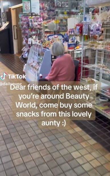 Nostalgia! Toko Jajanan Masa Kecil Ini Mendadak Viral di Media Sosial