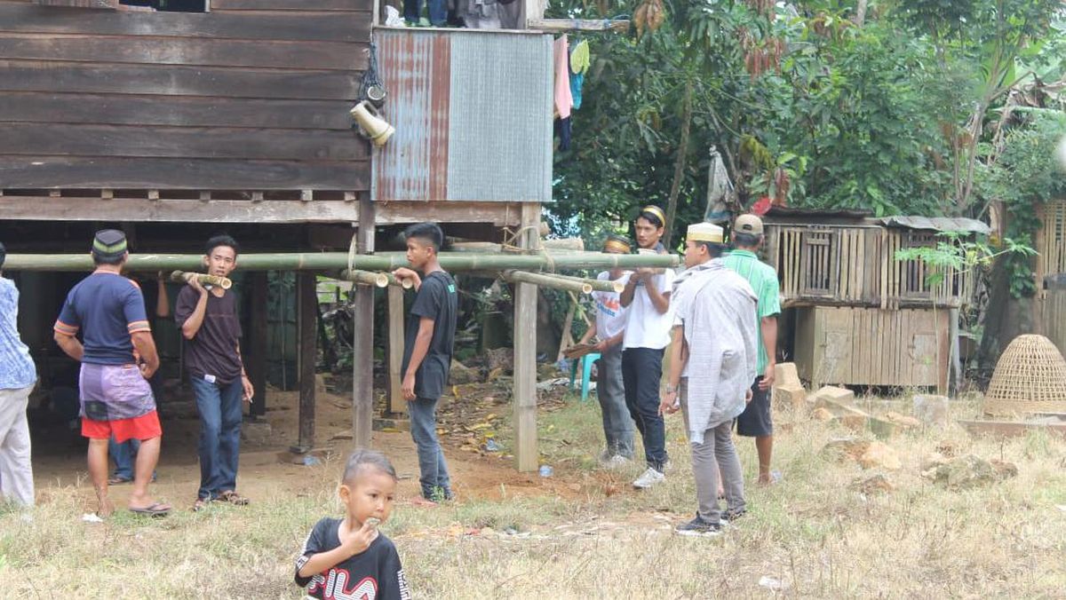 Mengenal 5 Tradisi Gotong Royong yang Unik di Indonesia