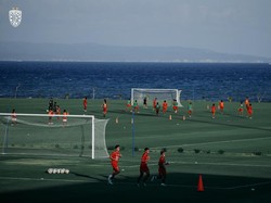 Foto: Training Center Pantai Purnama milik Bali United dengan view lautan. (Bali United Official)