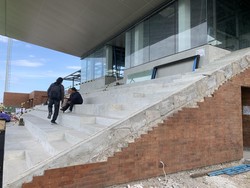 Foto: Tribun training center Bali United yang masih tahap pembangunan. (Siti Muamalah/detikBali)