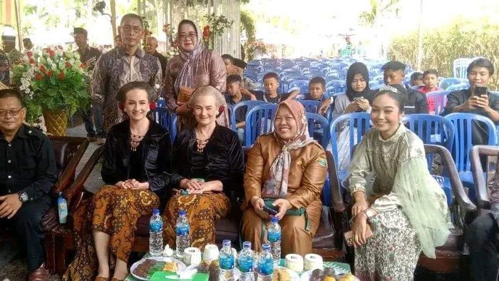 Warga asal Gelumbang, Muara Enim menikah dengan WN Kanada, Minggu (4/6/2023).