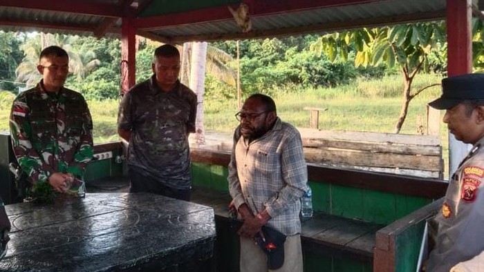 Yusak Pakage diamankan di perbatasan RI-Papua Nugini. Dokumen Istimewa