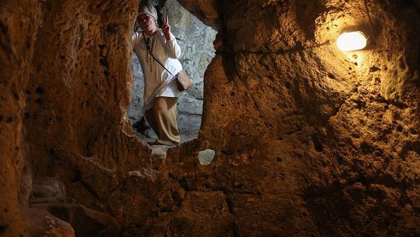 Menjelajah Jauh ke Dalam Kota Tua di Bawah Tanah Terbesar di Dunia