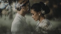 Adinia Wirasti baru saja menikah dengan Michael Wahr di Bali. Pernikahannya berlangsung meriah dihadiri para sahabat dan keluarga. Foto: Instagram @adiniawrst